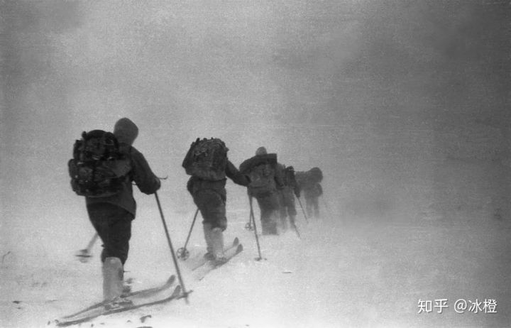 Sự kiện đèo Dyatlov: Tai nạn leo núi kỳ lạ nhất trong lịch sử nhân loại (Phần 3) - Ảnh 4.