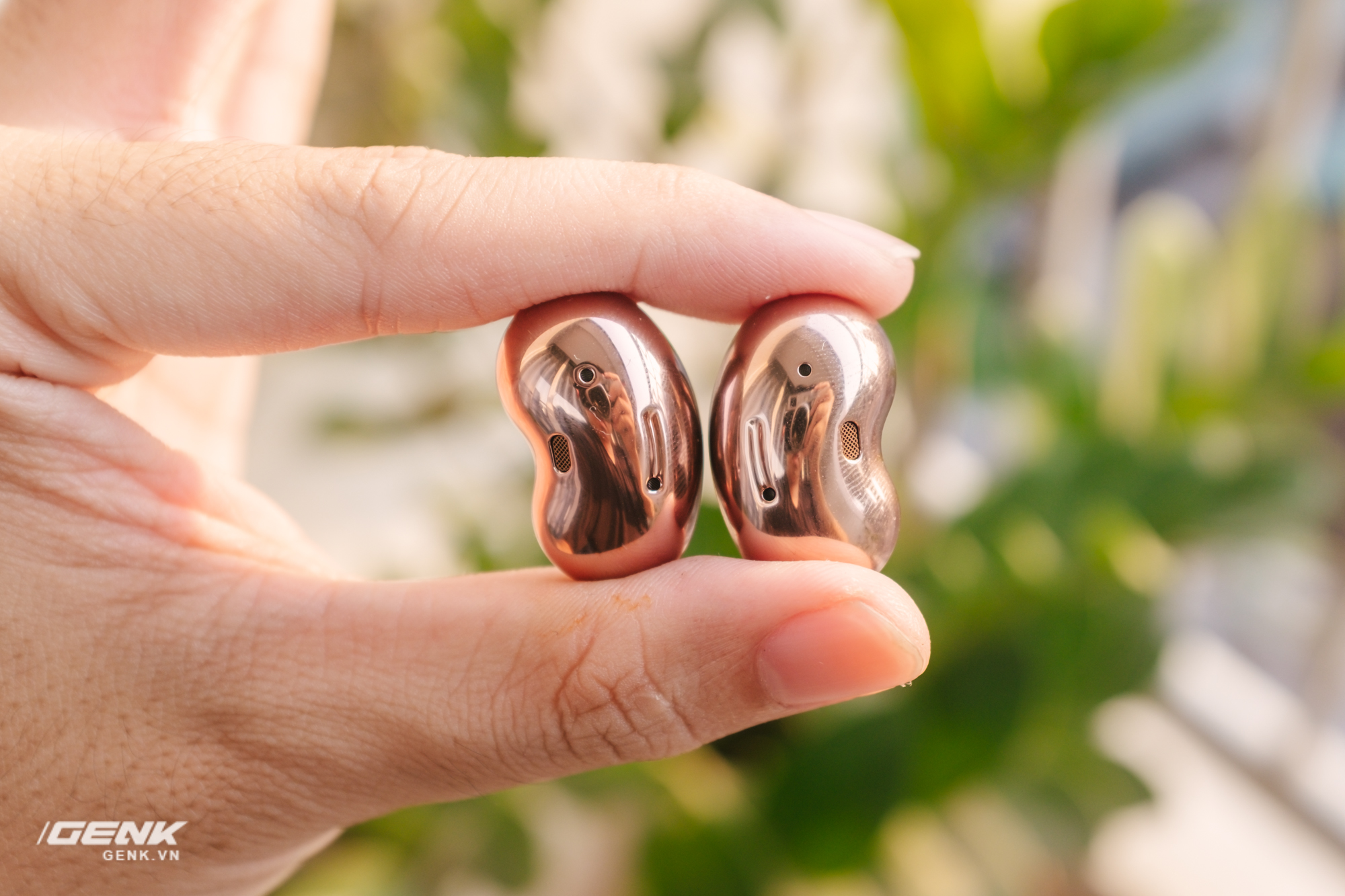 Đánh giá tai nghe hạt đậu Samsung Galaxy Buds Live: Sự thiếu hoàn hảo có cá tính - Ảnh 13. Đánh giá tai nghe hạt đậu Samsung Galaxy Buds Live: Sự thiếu hoàn hảo có cá tính - Ảnh 13.