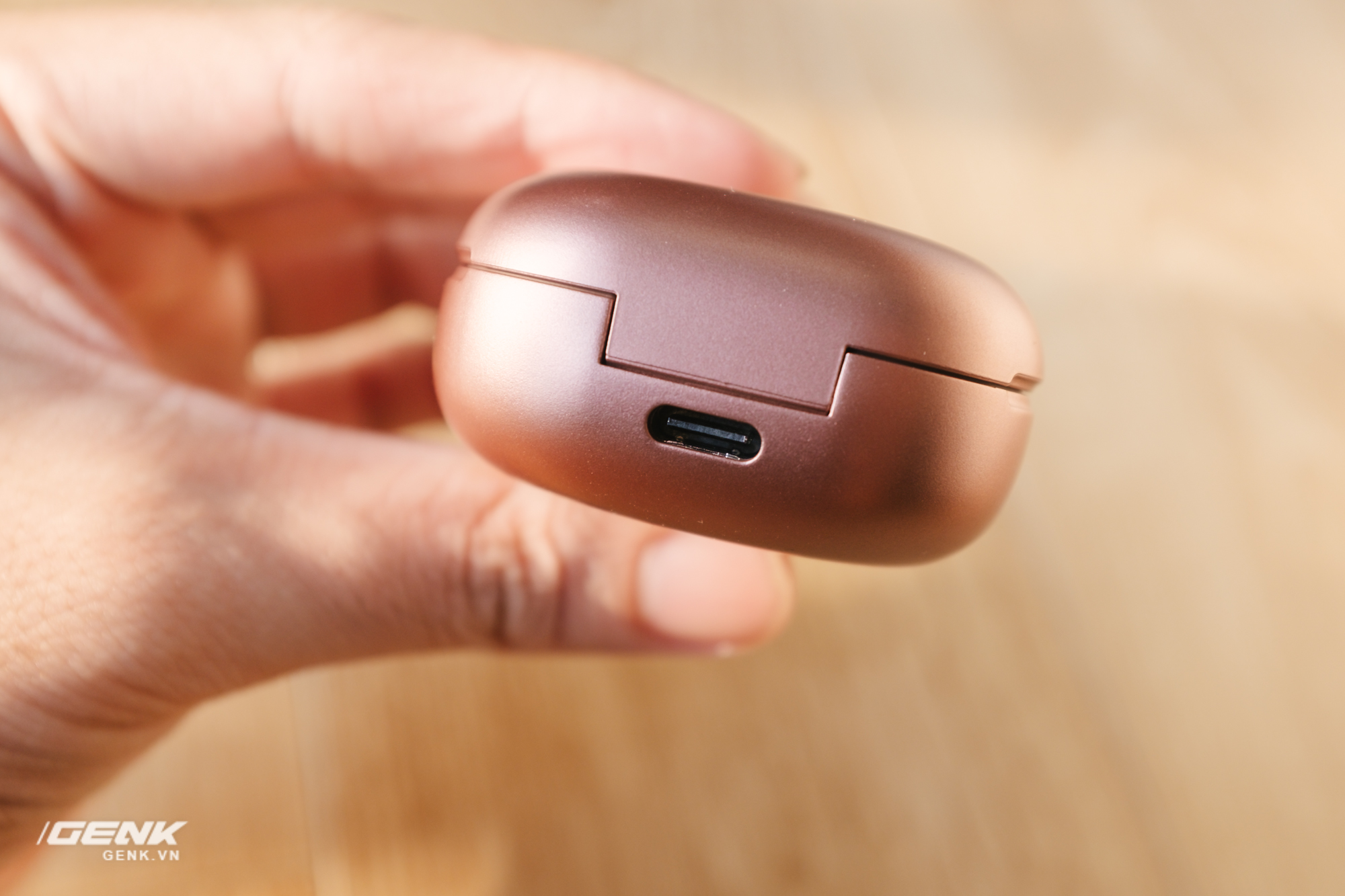 Đánh giá tai nghe hạt đậu Samsung Galaxy Buds Live: Sự thiếu hoàn hảo có cá tính - Ảnh 2. Đánh giá tai nghe hạt đậu Samsung Galaxy Buds Live: Sự thiếu hoàn hảo có cá tính - Ảnh 2.