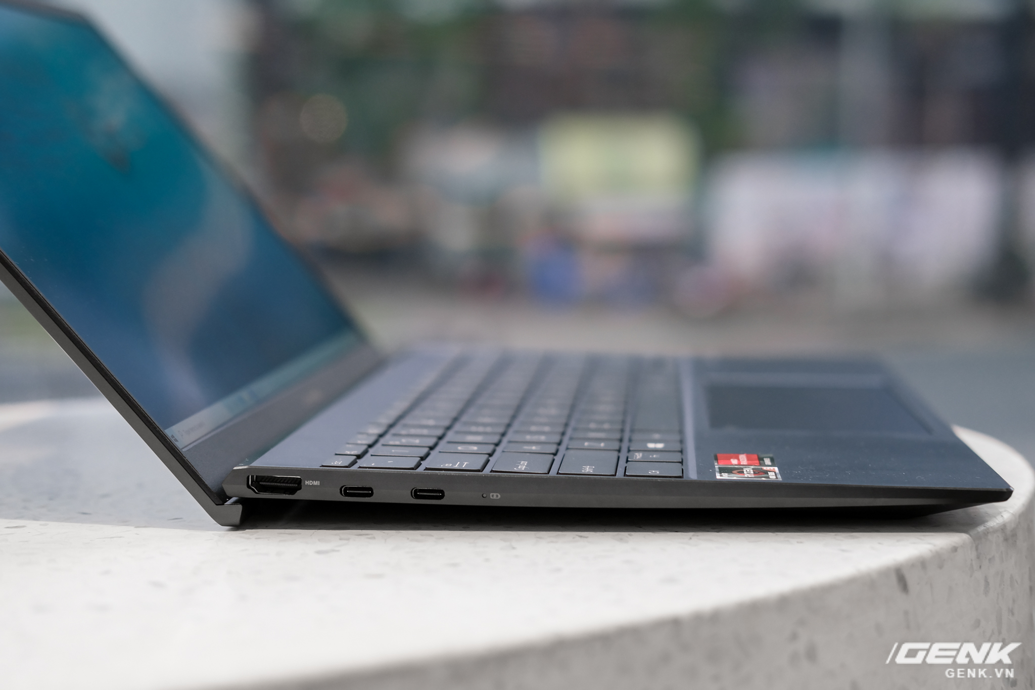 Cận cảnh và trải nghiệm chiếc laptop 14 inch chạy Ryzen Mobile 4000 Series mỏng nhất thế giới đến từ đội ASUS - Ảnh 16. Cận cảnh và trải nghiệm chiếc laptop 14 inch chạy Ryzen Mobile 4000 Series mỏng nhất thế giới đến từ đội ASUS - Ảnh 16.