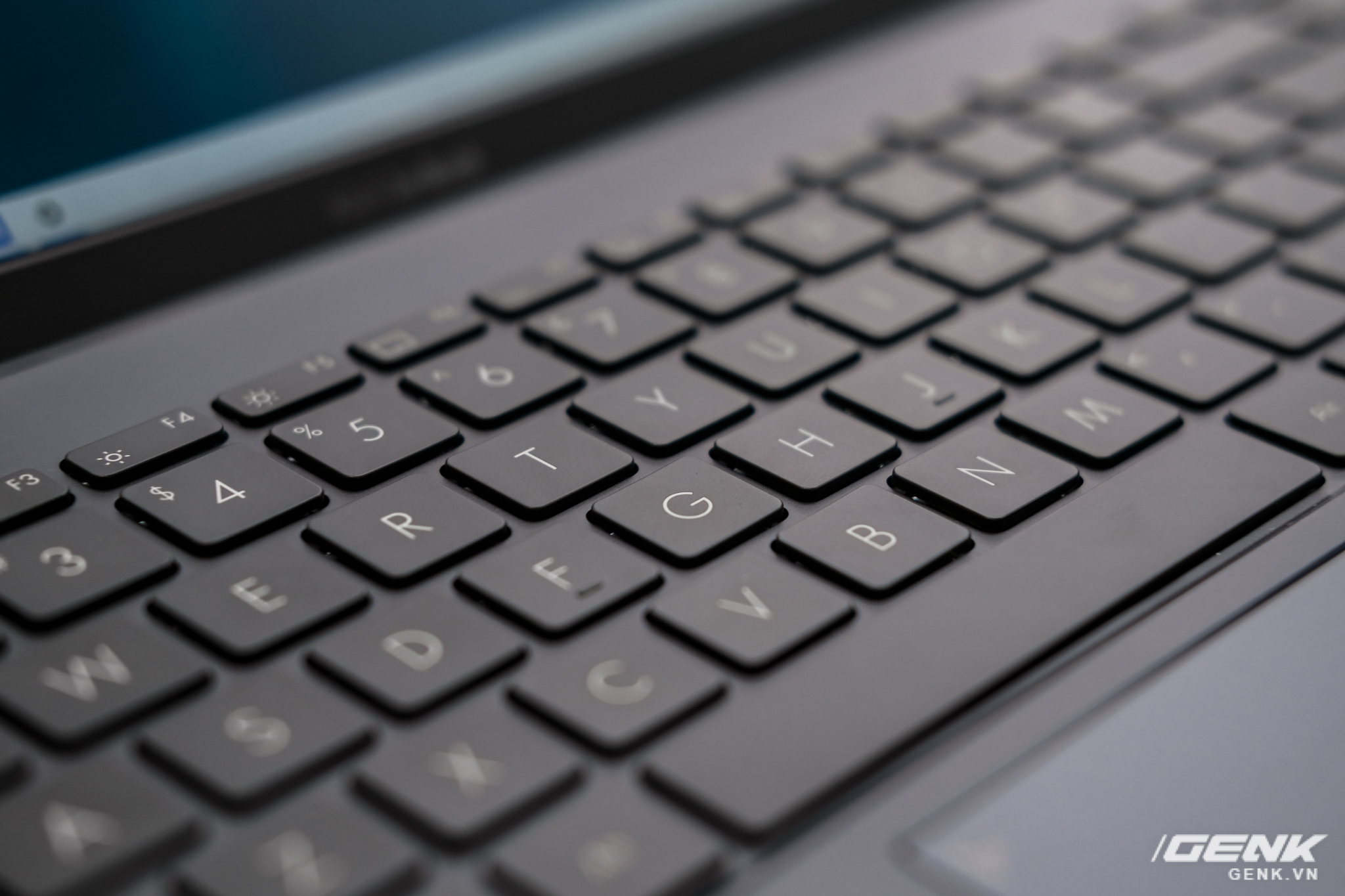 Cận cảnh và trải nghiệm chiếc laptop 14 inch chạy Ryzen Mobile 4000 Series mỏng nhất thế giới đến từ đội ASUS - Ảnh 15. Cận cảnh và trải nghiệm chiếc laptop 14 inch chạy Ryzen Mobile 4000 Series mỏng nhất thế giới đến từ đội ASUS - Ảnh 15.