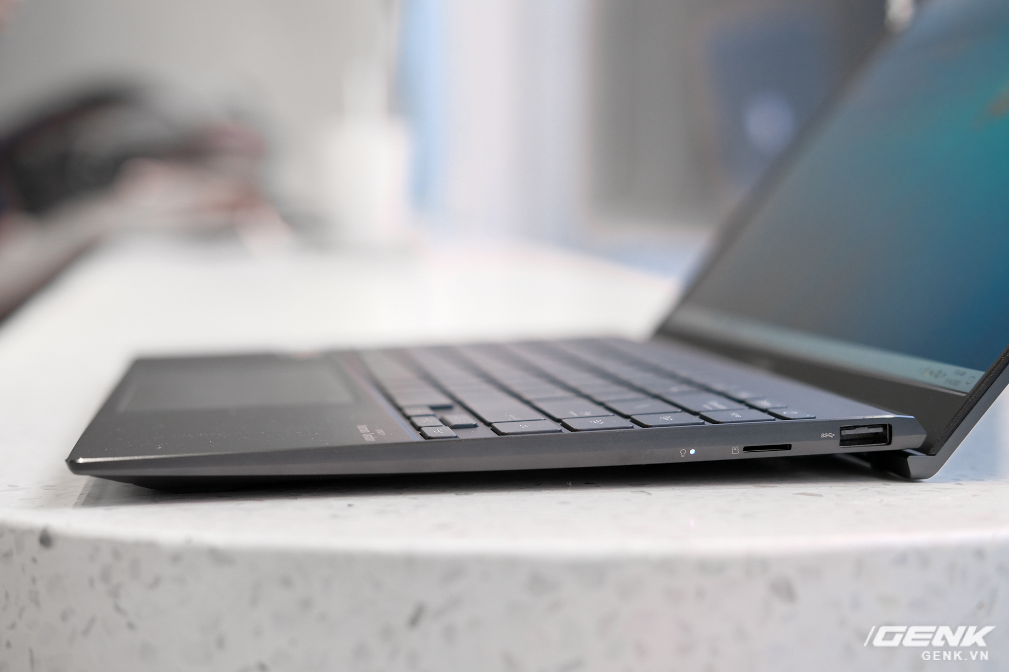 Cận cảnh và trải nghiệm chiếc laptop 14 inch chạy Ryzen Mobile 4000 Series mỏng nhất thế giới đến từ đội ASUS - Ảnh 17. Cận cảnh và trải nghiệm chiếc laptop 14 inch chạy Ryzen Mobile 4000 Series mỏng nhất thế giới đến từ đội ASUS - Ảnh 17.