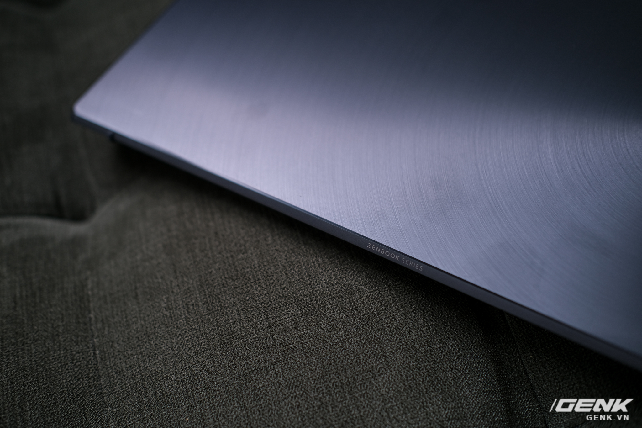 Cận cảnh và trải nghiệm chiếc laptop 14 inch chạy Ryzen Mobile 4000 Series mỏng nhất thế giới đến từ đội ASUS - Ảnh 6. Cận cảnh và trải nghiệm chiếc laptop 14 inch chạy Ryzen Mobile 4000 Series mỏng nhất thế giới đến từ đội ASUS - Ảnh 6.