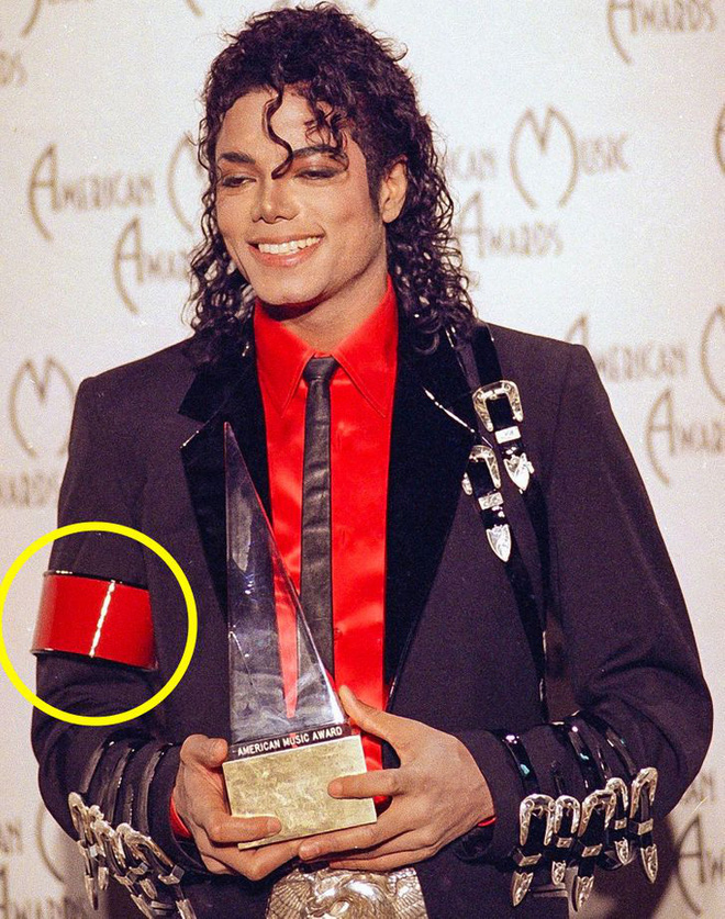 9 secrets behind the legendary Michael Jackson's performance costumes: It seems strange but they all have a purpose, number 3 is guaranteed to surprise you - Photo 4.