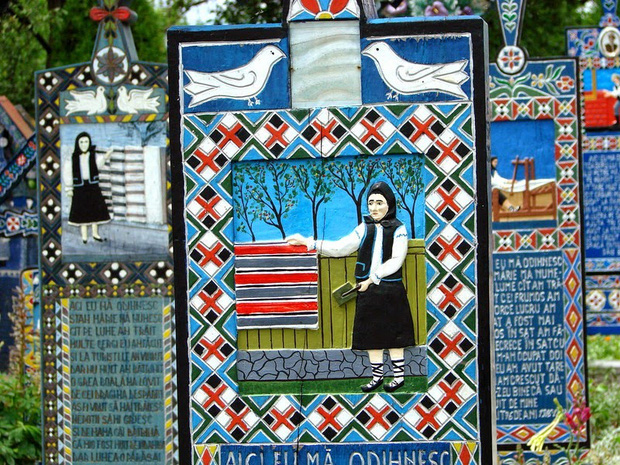 Ngôi làng Rumani có truyền thống khắc thơ tục tĩu và cợt nhả lên bia mộ người đã khuất - Ảnh 5.