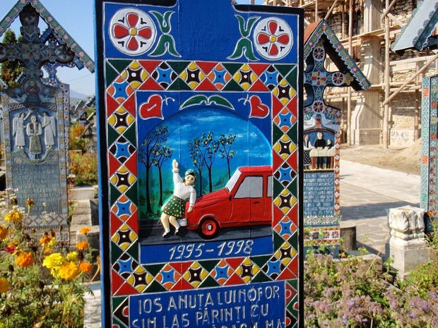 Ngôi làng Rumani có truyền thống khắc thơ tục tĩu và cợt nhả lên bia mộ người đã khuất - Ảnh 9.