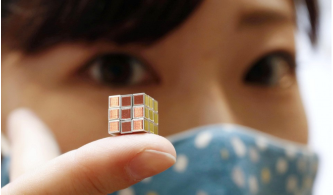 Người Nhật chế tạo khối Rubik nhỏ nhất thế giới với giá bán đắt đến bất ngờ - Ảnh 1.