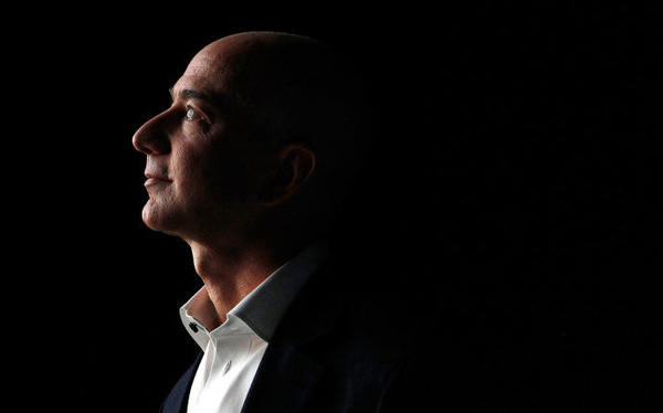 Sự thật về Cáo già phố Wall mang tên Jeff Bezos và cách gã khổng lồ Amazon trốn thuế - Ảnh 1. Sự thật về Cáo già phố Wall mang tên Jeff Bezos và cách gã khổng lồ Amazon trốn thuế - Ảnh 1.