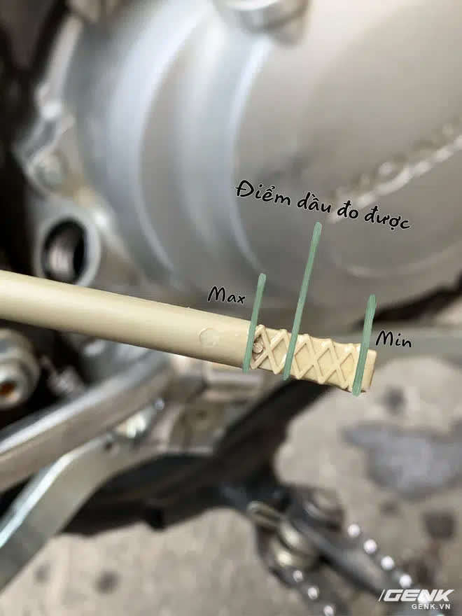Thử mua bình dầu 1 lít cho xe máy về đong lại xem có đúng 1 lít, phát hiện lý do phần lớn xe máy đều đang đổ thừa dầu - Ảnh 4. Thử mua bình dầu 1 lít cho xe máy về đong lại xem có đúng 1 lít, phát hiện lý do phần lớn xe máy đều đang đổ thừa dầu - Ảnh 4.