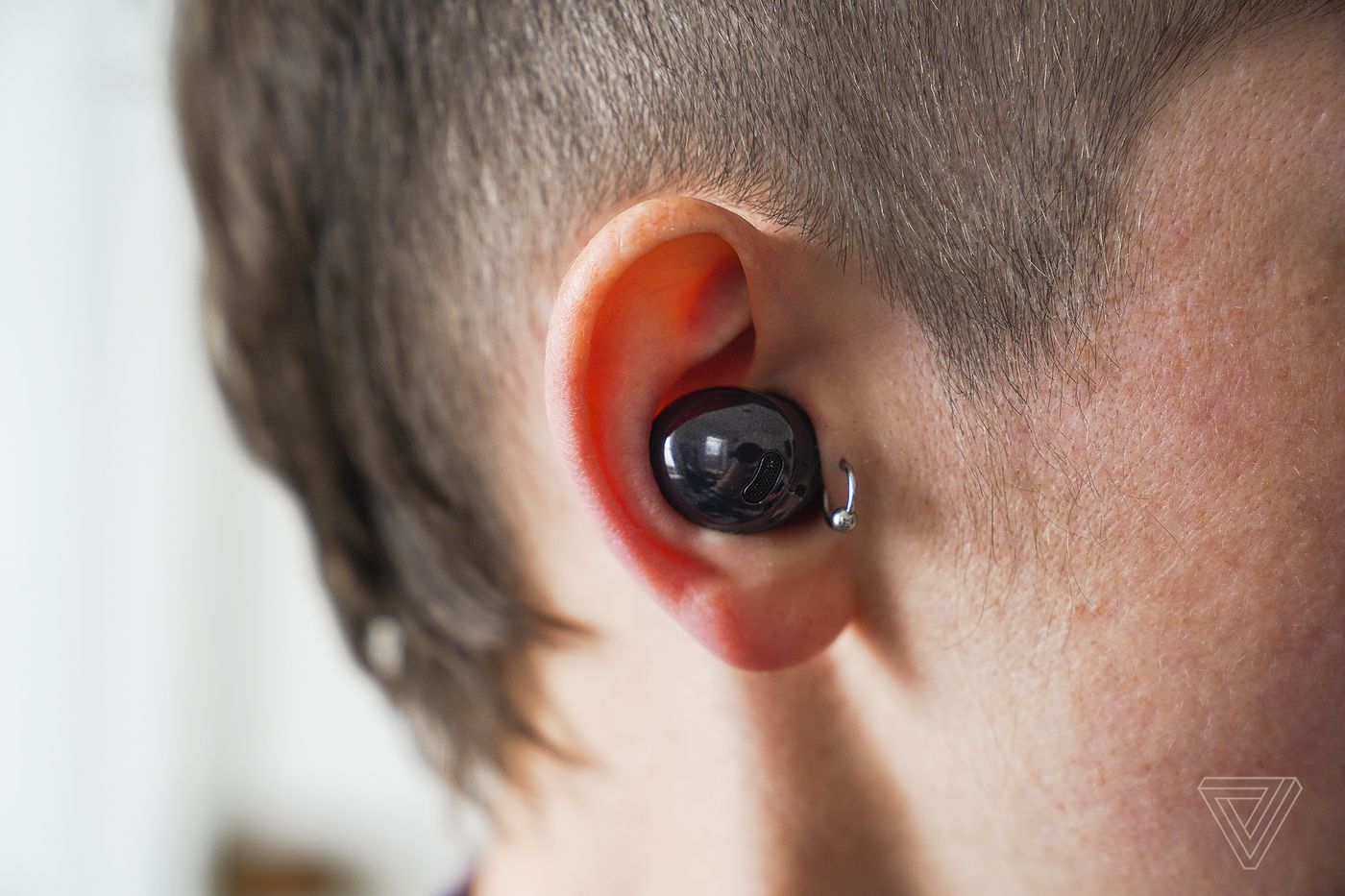 The Verge ca ngợi Galaxy Buds Pro: Sự cân bằng hoàn hảo - Ảnh 2. The Verge ca ngợi Galaxy Buds Pro: Sự cân bằng hoàn hảo - Ảnh 2.
