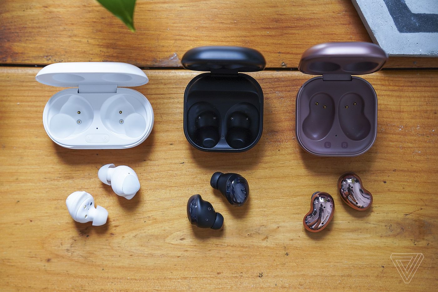 Galaxy buds 2 buds pro сравнение. Samsung Galaxy Buds Pro. TWS Samsung Galaxy Buds 1. Samsung Galaxy Buds 2 vs Buds Pro. Samsung Galaxy Buds 2 Pro.