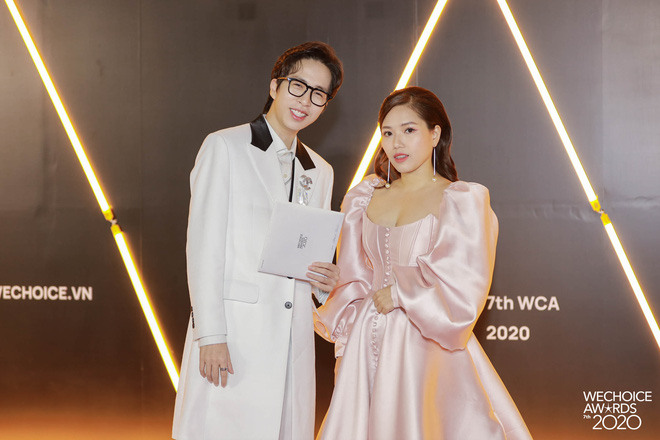 Thảm đỏ WeChoice Awards 2020 xuất hiện vũ trụ game thủ/ streamer Việt, ai cũng xinh đẹp lịch lãm đến bất ngờ - Ảnh 8.