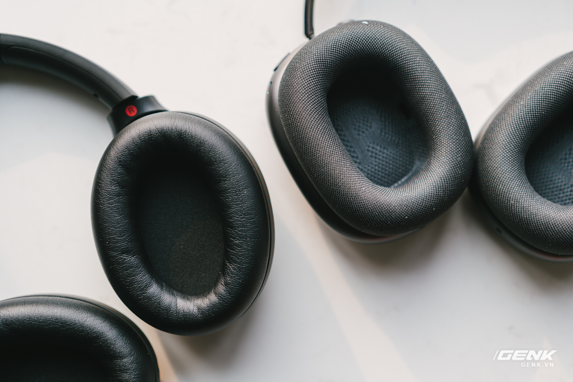 So găng Apple AirPods Max và Sony WH-1000Xm4: Tưởng giống nhau nhưng lại quá khác biệt - Ảnh 4. So găng Apple AirPods Max và Sony WH-1000Xm4: Tưởng giống nhau nhưng lại quá khác biệt - Ảnh 4.