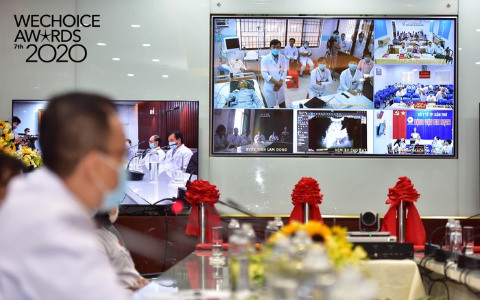 Telehealth - Cánh tay nối dài diệu kỳ giúp bác sĩ Việt Nam phẫu thuật cho bệnh nhân từ khoảng cách hàng trăm km lọt top đề cử WeChoice Awards 2020 - Ảnh 4. Telehealth - Cánh tay nối dài diệu kỳ giúp bác sĩ Việt Nam phẫu thuật cho bệnh nhân từ khoảng cách hàng trăm km lọt top đề cử WeChoice Awards 2020 - Ảnh 4.