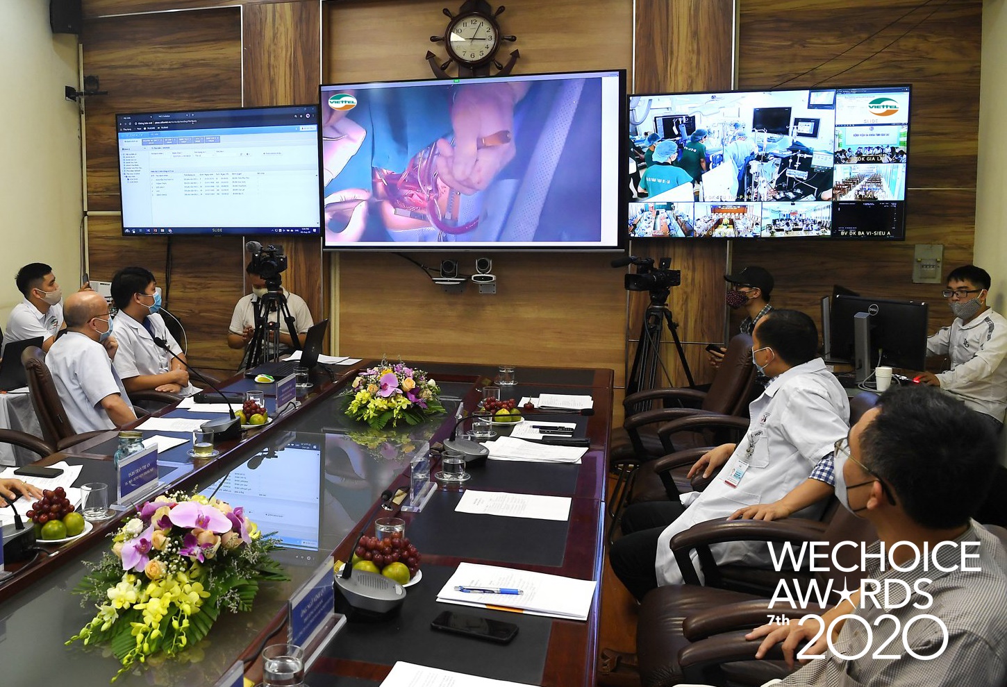 Telehealth - Cánh tay nối dài diệu kỳ giúp bác sĩ Việt Nam phẫu thuật cho bệnh nhân từ khoảng cách hàng trăm km lọt top đề cử WeChoice Awards 2020 - Ảnh 3. Telehealth - Cánh tay nối dài diệu kỳ giúp bác sĩ Việt Nam phẫu thuật cho bệnh nhân từ khoảng cách hàng trăm km lọt top đề cử WeChoice Awards 2020 - Ảnh 3.