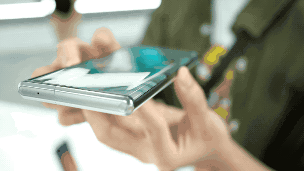 Giám đốc sản phẩm OPPO Việt Nam nhá hàng OPPO X: Smartphone màn hình cuộn của OPPO sẽ sớm được thương mại hoá tại Việt Nam? - Ảnh 2.