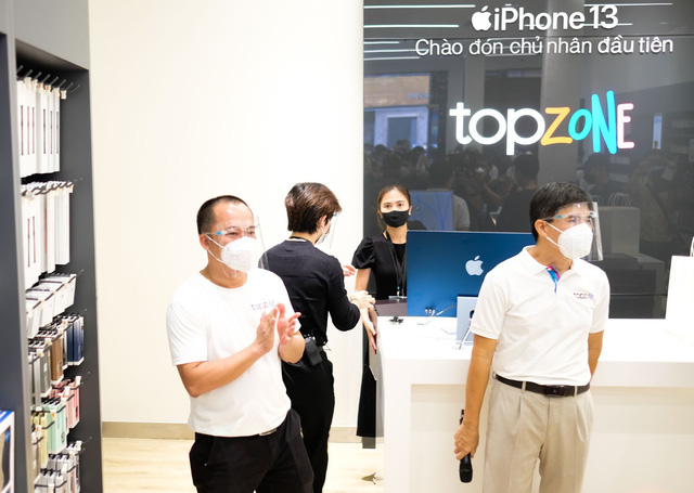  Có gì bên trong cửa hàng TopZone đầu tiên của Thế giới Di động? - Ảnh 11.