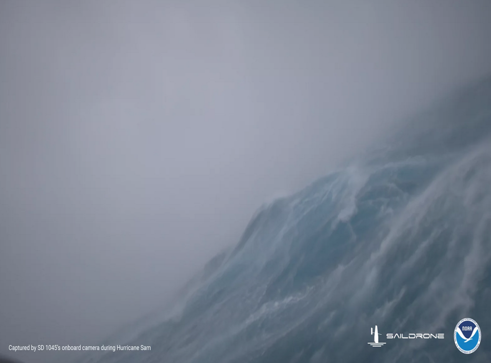 Dựng tóc gáy với cảnh quay đáng sợ như phim thảm họa từ cơn bão cấp 4 giữa biển khơi - Ảnh 3.