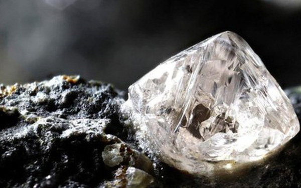 Kim cương từ sâu bên trong Trái đất chứa khoáng chất chưa từng thấy - Ảnh 1.