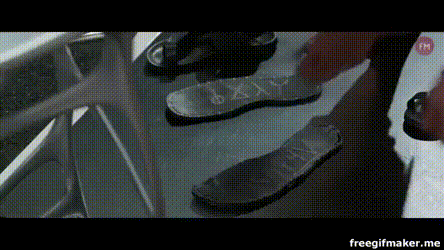 YouTuber made Black Panther's soundproof shoes with the ability to automatically put on the user's feet - Photo 2.