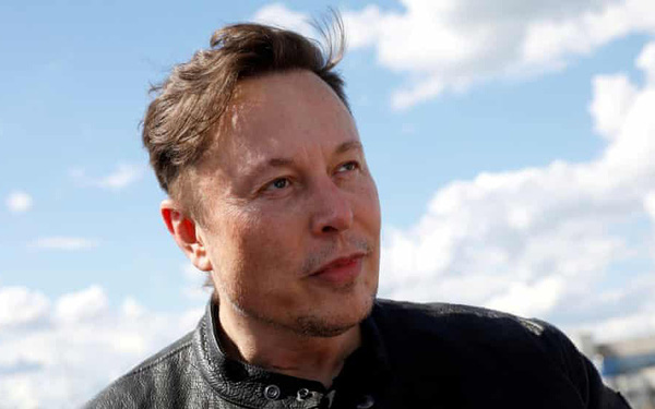 Elon Musk constantly sells Tesla shares not only to pay taxes but because of lack of money?  - Photo 1.