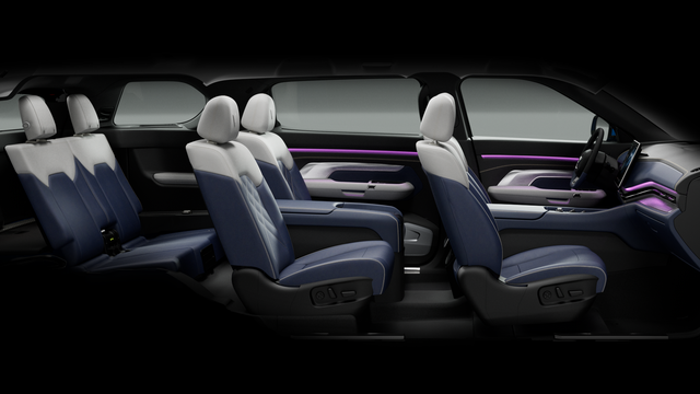 Launching VinFast VF e36: 2 rows of business-style seats, playing games like Tesla, two versions, up to 680km, 11 airbags - Photo 11.