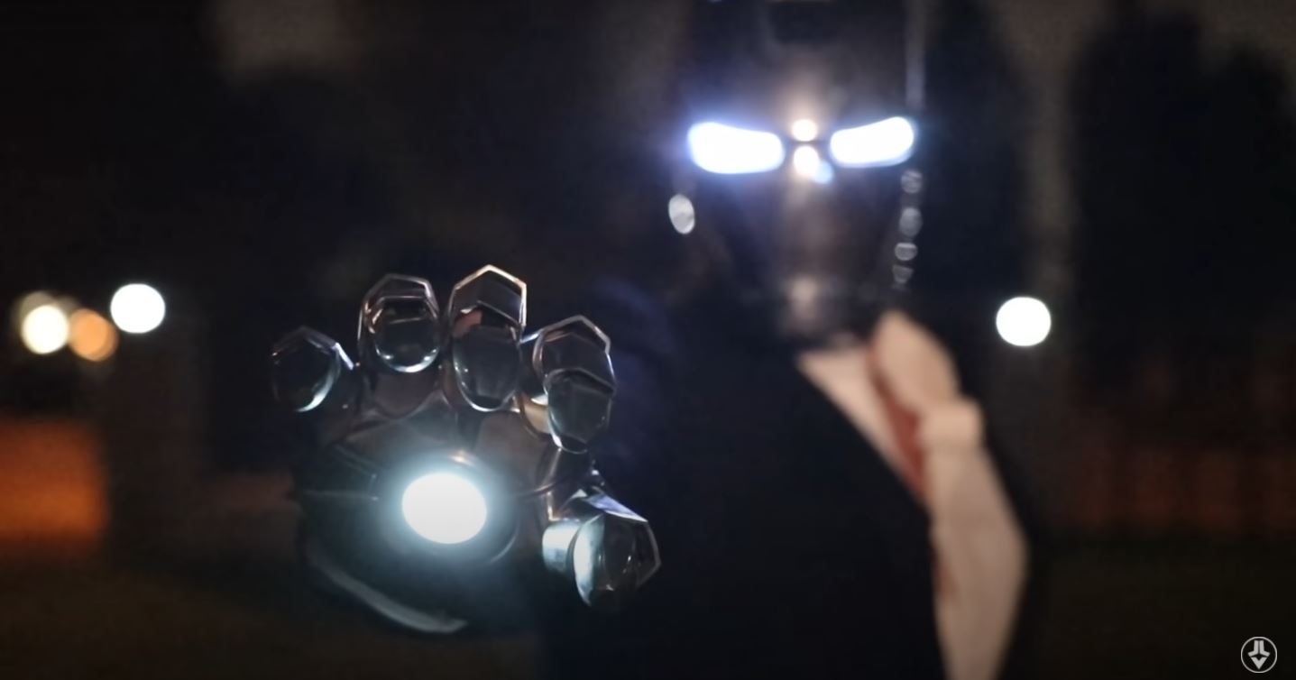 This is Iron Man's helmet with the ability to automatically put on the user's head, integrating a good HUD screen like the Marvel blockbuster - Photo 1.