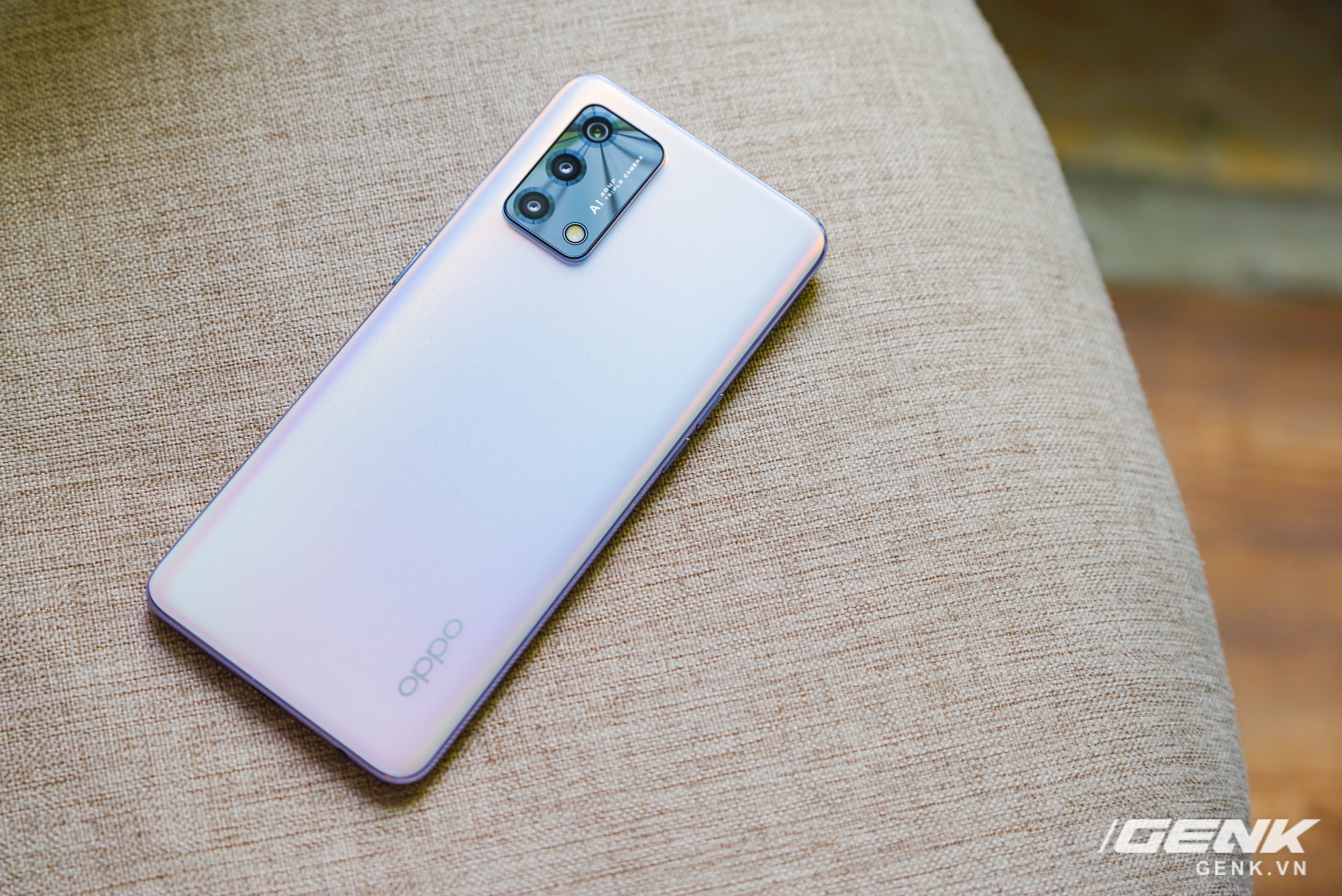 Close-up of official OPPO A95 in Vietnam: Slim and stylish design, 5000mAh battery with 33W fast charging, priced at 6.99 million - Photo 2.