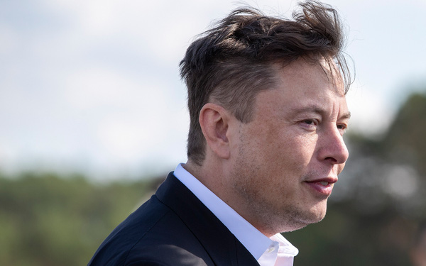 Chưa quyết định có bán cổ phần hay không, Elon Musk đã khiến cổ phiếu Tesla  giảm mạnh, thổi bay 30 tỷ USD