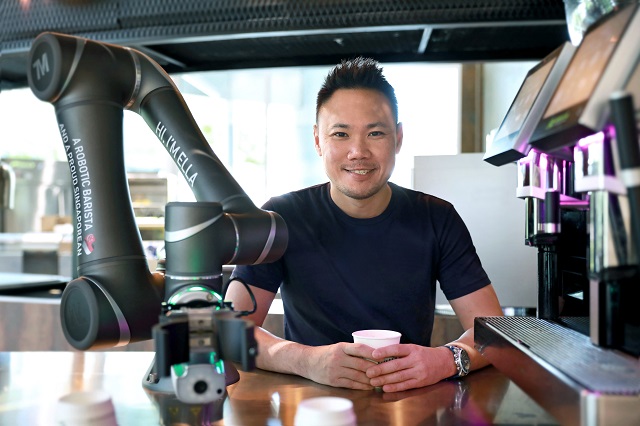 CEO bỏ ngành tài chính để xây dựng startup robot pha cà phê trị giá triệu USD [HOT]