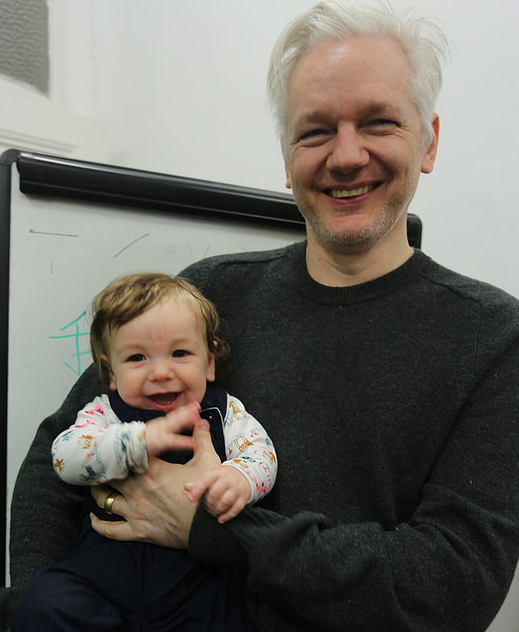 Ông chủ WikiLeaks đột quỵ trong tù - Ảnh 1.