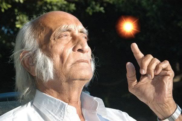 Người đàn ông nhìn mặt trời trong một giờ không chớp mắt: Khoa học ở Ấn Độ có sai không? - Ảnh 7.