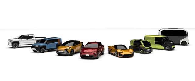 Mouth saying one thing, hands doing another, Toyota encourages the whole electric car village with 15 new car models located in all segments - Photo 4.