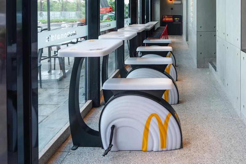 McDonald's replaces chairs with bicycles so you can burn calories while eating - Photo 2.