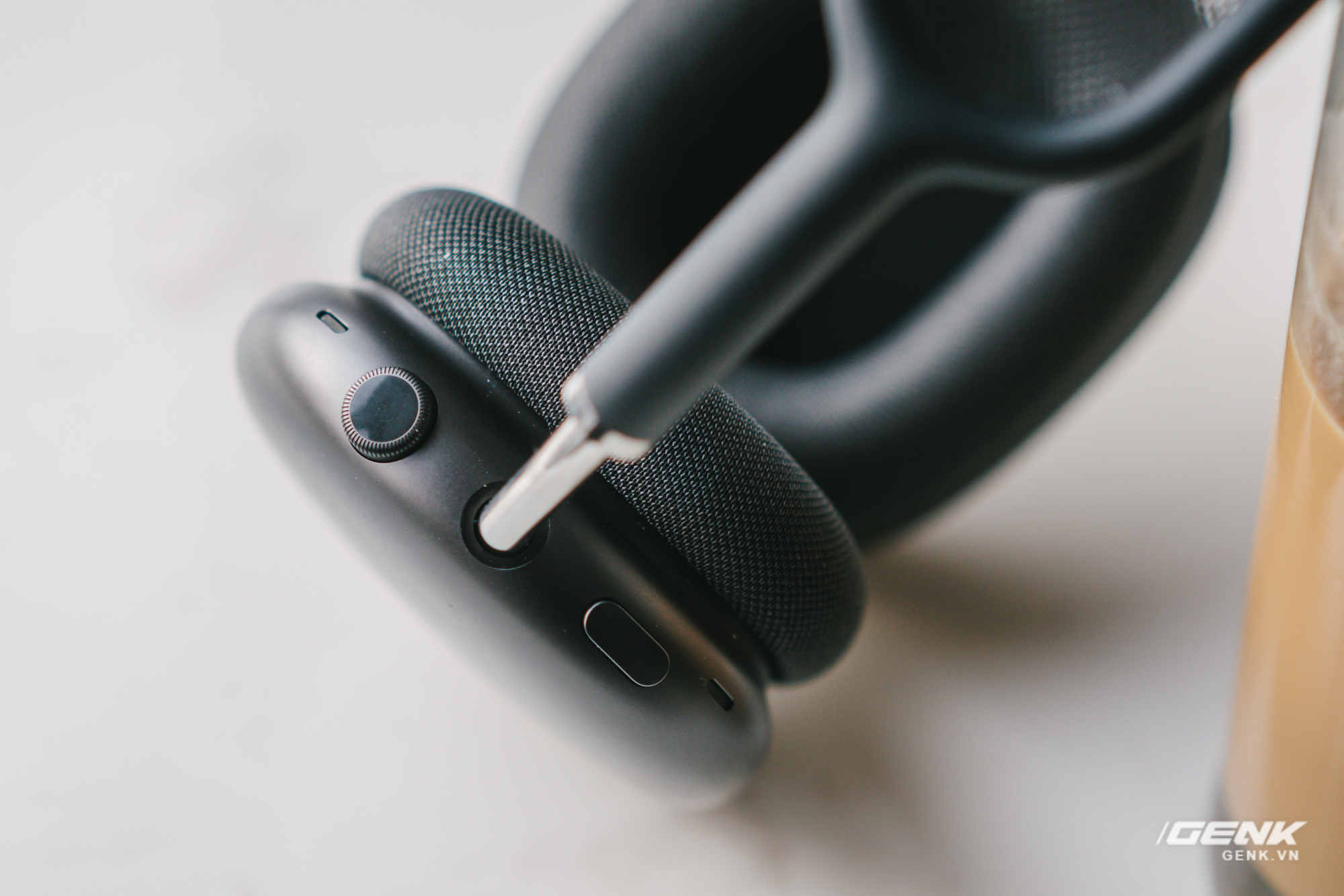 So găng Apple AirPods Max và Sony WH-1000Xm4: Tưởng giống nhau nhưng lại quá khác biệt - Ảnh 15. So găng Apple AirPods Max và Sony WH-1000Xm4: Tưởng giống nhau nhưng lại quá khác biệt - Ảnh 15.