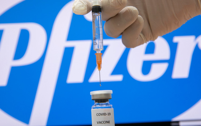  Gần 1 nửa dân số Israel tiêm vắc-xin Pfizer-BioNTech: Ngăn ngừa tử vong do COVID-19 hiệu quả tới 99% - Ảnh 1.