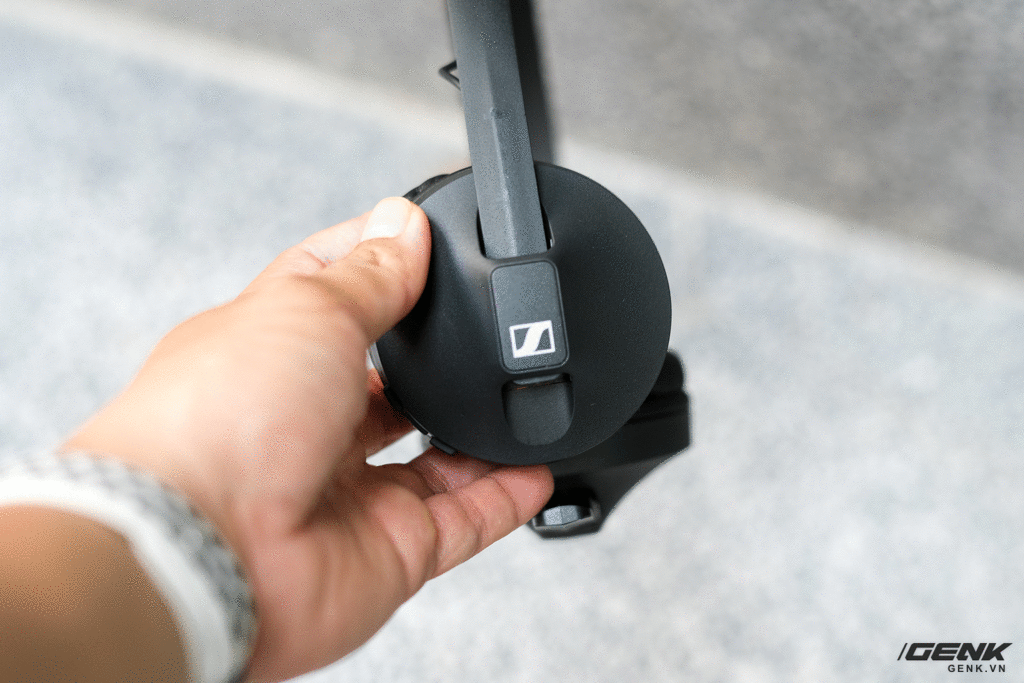 Mở hộp tai nghe không dây Sennheiser HD 250BT: Thiết kế nhẹ nhàng, chất âm phù hợp người chơi hệ K-Pop hoặc EDM, thời lượng sử dụng 25 giờ - Ảnh 4. Mở hộp tai nghe không dây Sennheiser HD 250BT: Thiết kế nhẹ nhàng, chất âm phù hợp người chơi hệ K-Pop hoặc EDM, thời lượng sử dụng 25 giờ - Ảnh 4.