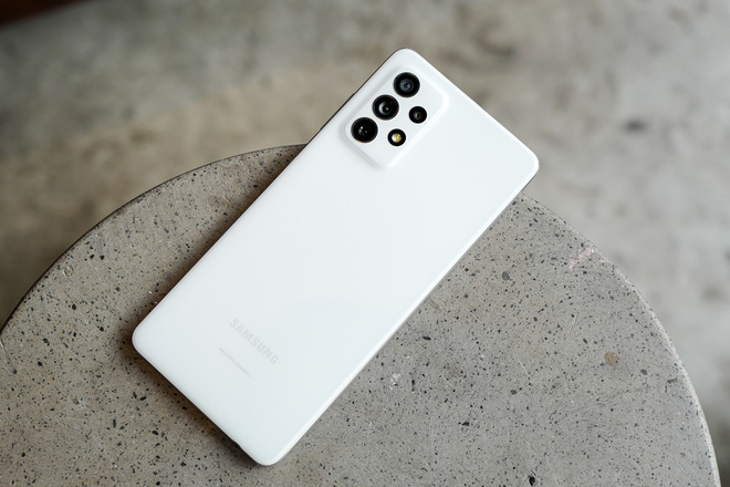 Giá cả hợp lý nhưng có cả khả năng chống nước và công nghệ 5G chính hãng, đây sẽ là mẫu điện thoại quốc dân của giới trẻ - Ảnh 3. Giá cả hợp lý nhưng có cả khả năng chống nước và công nghệ 5G chính hãng, đây sẽ là mẫu điện thoại quốc dân của giới trẻ - Ảnh 3.