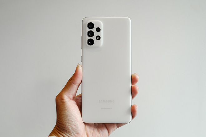 Giá cả hợp lý nhưng có cả khả năng chống nước và công nghệ 5G chính hãng, đây sẽ là mẫu điện thoại quốc dân của giới trẻ - Ảnh 6. Giá cả hợp lý nhưng có cả khả năng chống nước và công nghệ 5G chính hãng, đây sẽ là mẫu điện thoại quốc dân của giới trẻ - Ảnh 6.