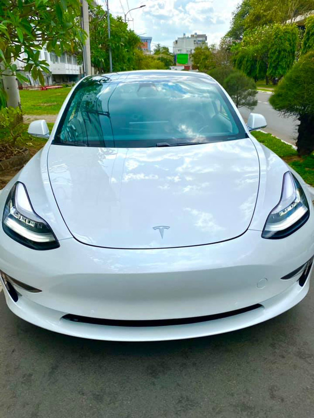 Trường ĐH ở Sài Gòn chơi lớn chi tiền tỷ mua xe ô tô điện Tesla của Elon Musk về cho sinh viên thực hành - Ảnh 2.