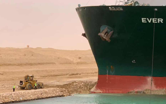 Cách theo dõi trực tiếp tàu khổng lồ mắc kẹt tại kênh đào Suez - Ảnh 1.
