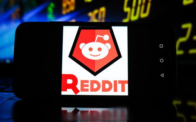  Các nhà đầu tư trên Reddit lại có mục tiêu mới, khiến tài sản của 1 tỷ phú tăng vọt 25 tỷ USD chỉ trong 1 ngày - Ảnh 1.
