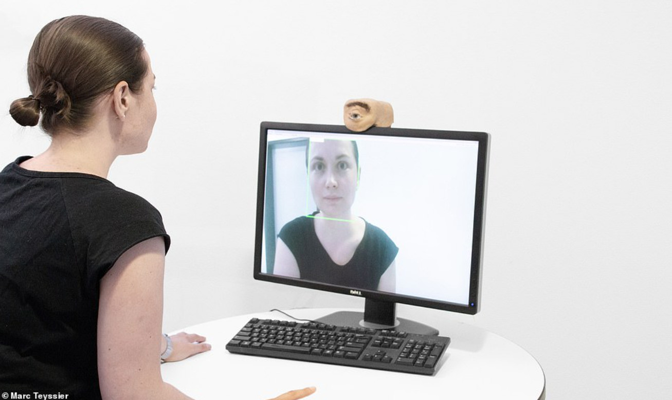 Nhìn chiếc webcam như thể mắt người này, bạn sẽ không khỏi giật mình thon thót mỗi khi nó liếc nhìn bạn - Ảnh 7. Nhìn chiếc webcam như thể mắt người này, bạn sẽ không khỏi giật mình thon thót mỗi khi nó liếc nhìn bạn - Ảnh 7.