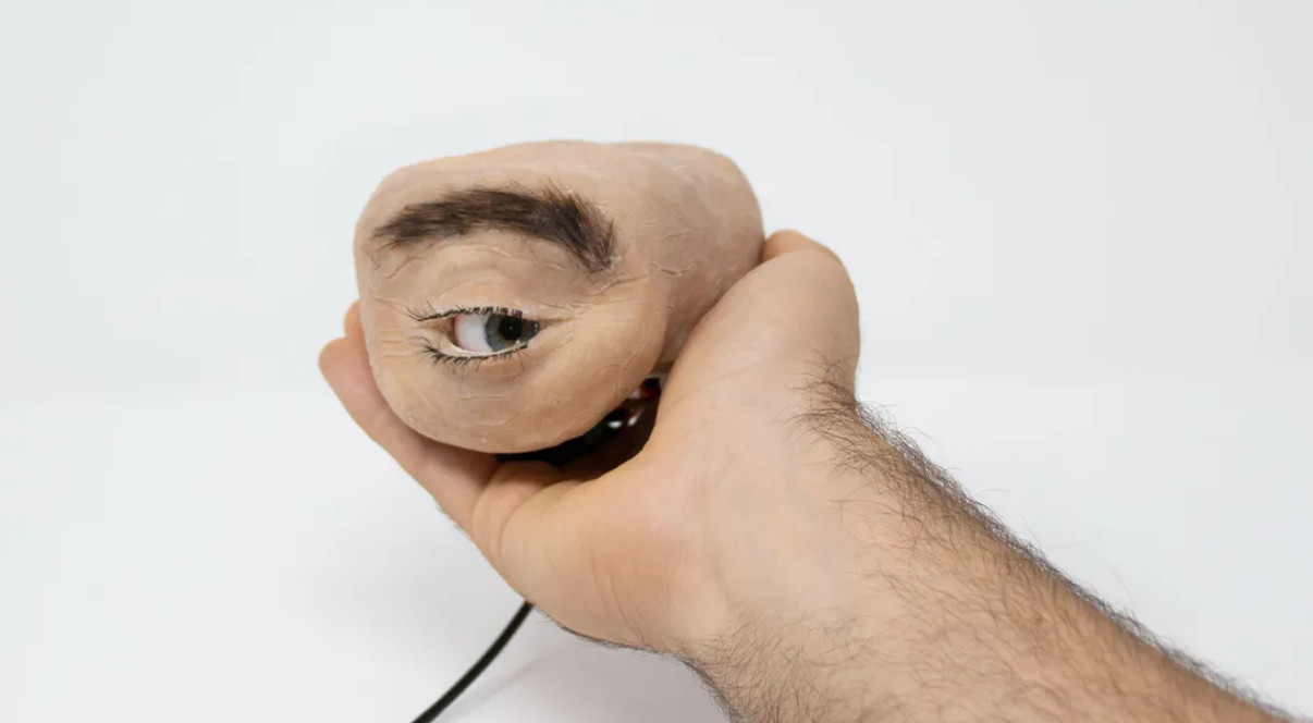 Nhìn chiếc webcam như thể mắt người này, bạn sẽ không khỏi giật mình thon thót mỗi khi nó liếc nhìn bạn - Ảnh 4. Nhìn chiếc webcam như thể mắt người này, bạn sẽ không khỏi giật mình thon thót mỗi khi nó liếc nhìn bạn - Ảnh 4.