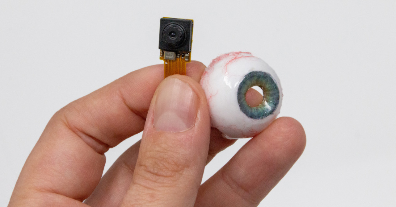 Nhìn chiếc webcam như thể mắt người này, bạn sẽ không khỏi giật mình thon thót mỗi khi nó liếc nhìn bạn - Ảnh 2. Nhìn chiếc webcam như thể mắt người này, bạn sẽ không khỏi giật mình thon thót mỗi khi nó liếc nhìn bạn - Ảnh 2.