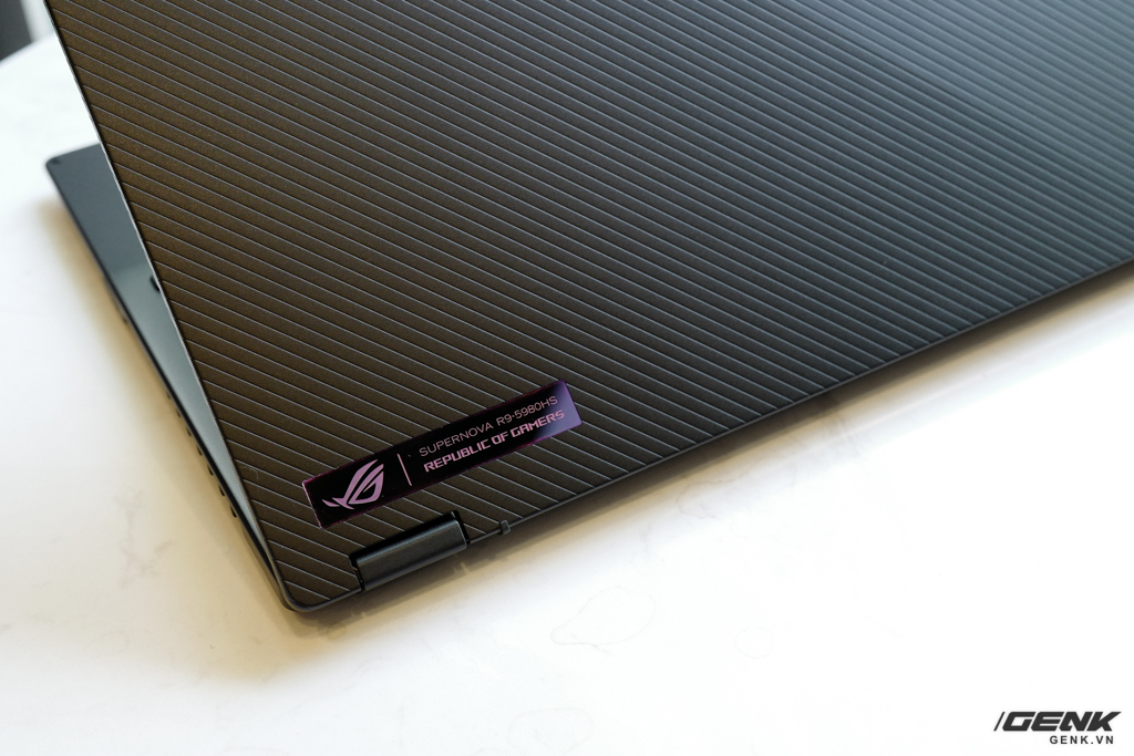 3 ngày dùng thử ASUS ROG Flow X13: Laptop chơi game giờ nhỏ gọn quá, không quen! - Ảnh 2. 3 ngày dùng thử ASUS ROG Flow X13: Laptop chơi game giờ nhỏ gọn quá, không quen! - Ảnh 2.