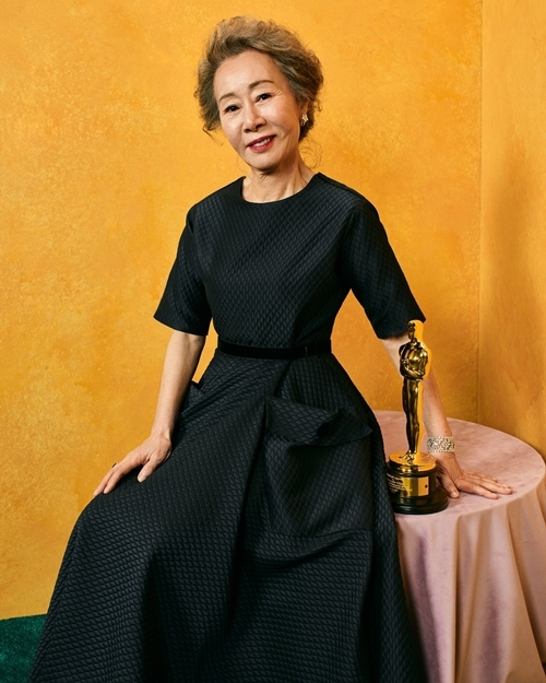  Bài phát biểu chấn động của sao Hàn 74 tuổi làm nên lịch sử ở Oscar: Khiến cả dàn sao Hollywood vừa ồ lên cười vừa vỗ tay thán phục - Ảnh 4.