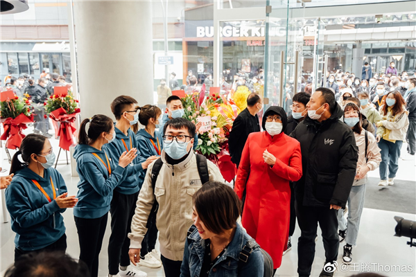Xiaomi khai trương cửa hàng Mi Home thứ 5.000 tại Trung Quốc, treo luôn logo 7 tỷ - Ảnh 2. Xiaomi khai trương cửa hàng Mi Home thứ 5.000 tại Trung Quốc, treo luôn logo 7 tỷ - Ảnh 2.