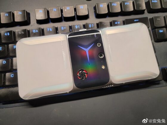 Smartphone chơi game Lenovo Legion 2 Pro lộ ảnh thực tế: Thiết kế khác lạ, quạt gió lộ ra ngoài, camera selfie ở cạnh bên - Ảnh 3. Smartphone chơi game Lenovo Legion 2 Pro lộ ảnh thực tế: Thiết kế khác lạ, quạt gió lộ ra ngoài, camera selfie ở cạnh bên - Ảnh 3.