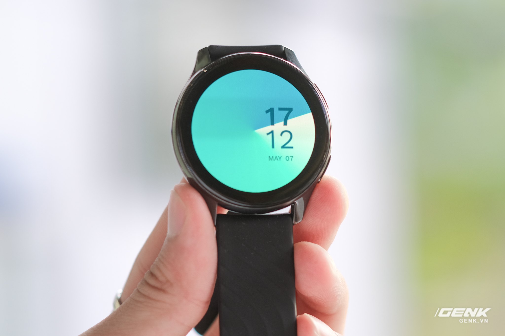 Trên tay và trải nghiệm nhanh OnePlus Watch: Thiết kế phổ thông, không dành cho người dùng nữ, có đo SpO2, pin 2 tuần, giá 4.2 triệu - Ảnh 3. Trên tay và trải nghiệm nhanh OnePlus Watch: Thiết kế phổ thông, không dành cho người dùng nữ, có đo SpO2, pin 2 tuần, giá 4.2 triệu - Ảnh 3.